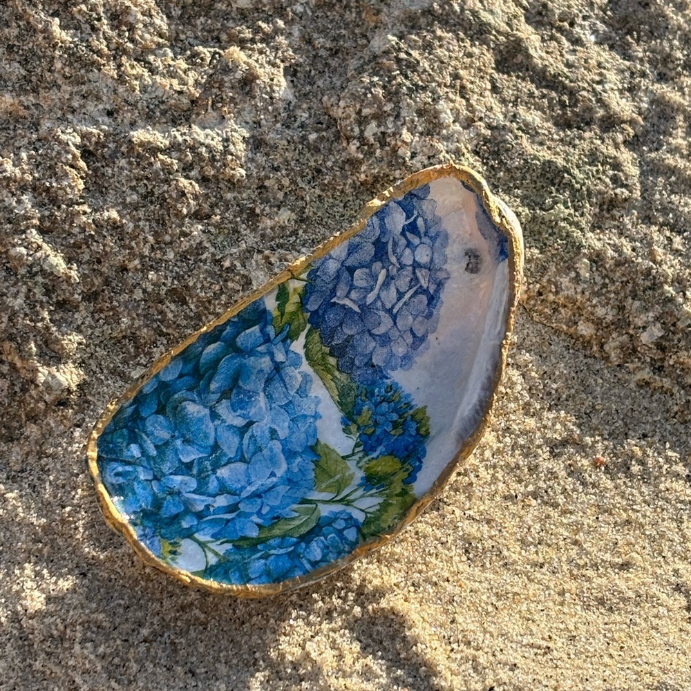 Decorative Mussel Shell - Picture 3 of 3